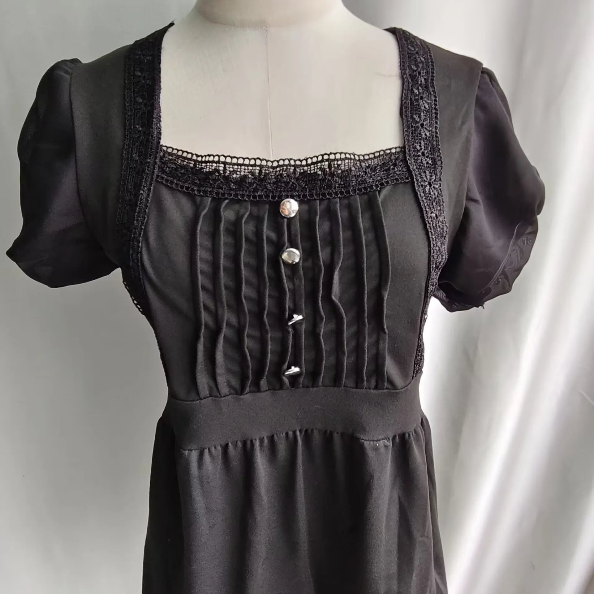 Vintage Lace Puff Short Sleeve Top